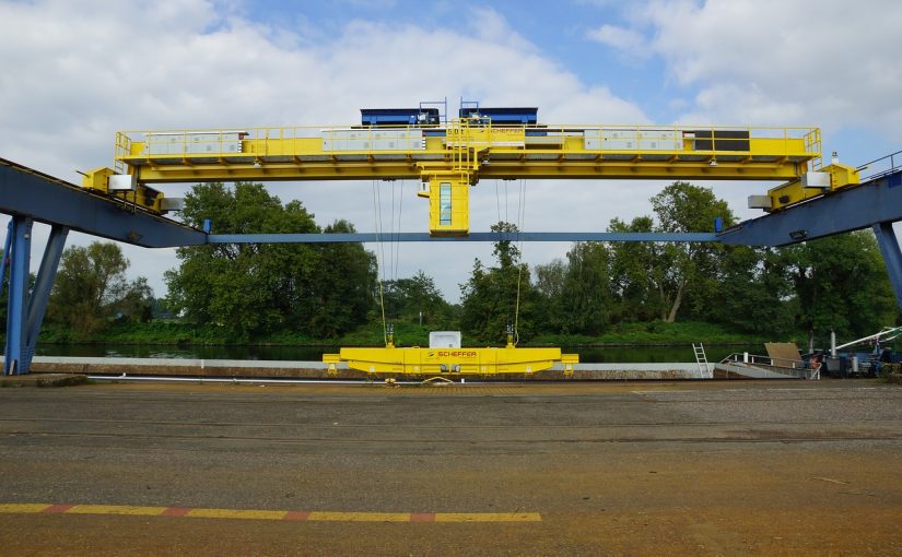 Firmy parają się wytwarzaniem maszyn posiadają w ofercie standardowe modele